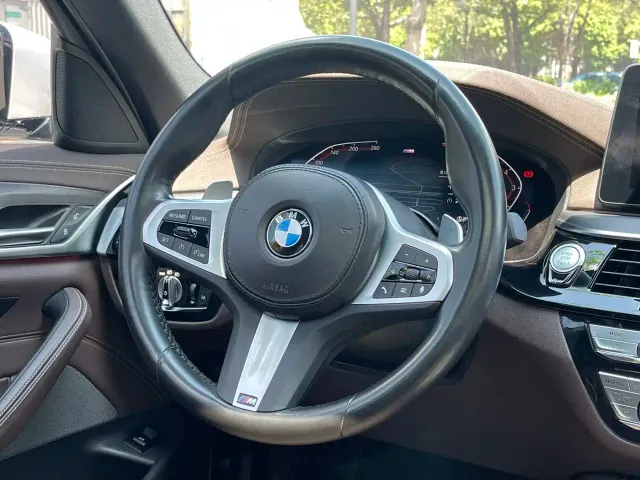 BMW 5 Series — Фото автомобиля 9