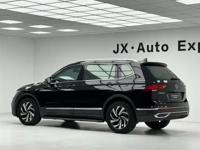 Volkswagen Tiguan L — Фото автомобиля 9