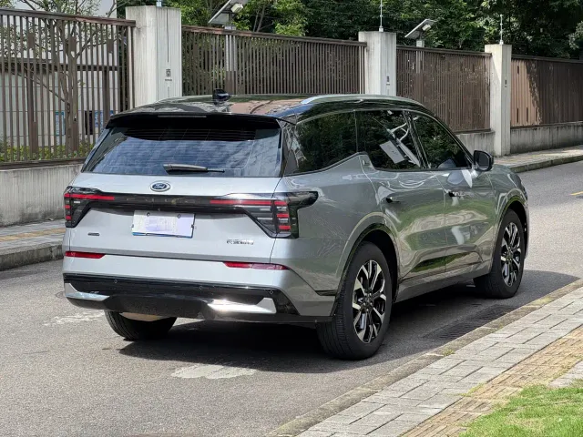 Ford Edge — Фото автомобиля 11
