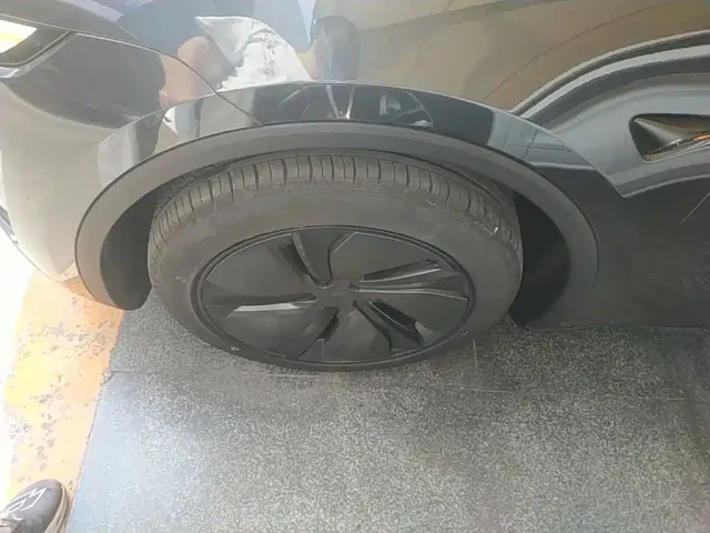 Tesla Model Y — Фото автомобиля 22