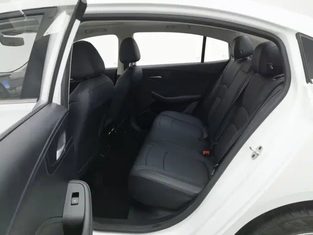Roewe i5 — Фото автомобиля 15