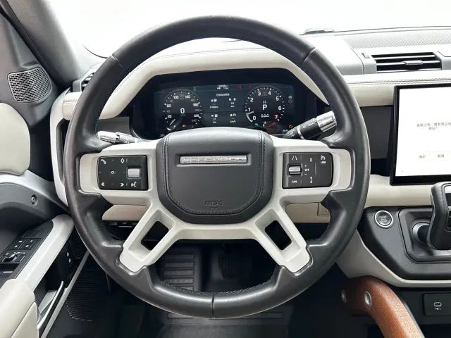 Land Rover Defender — Фото автомобиля 16