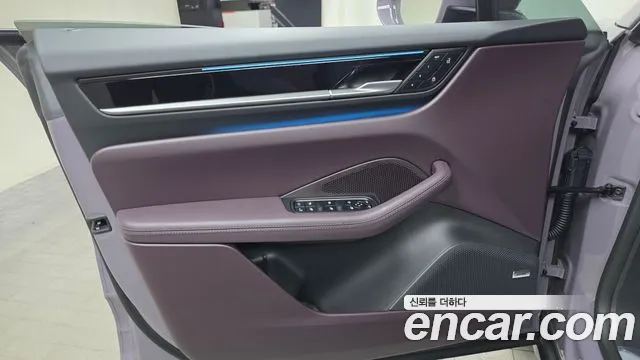 Porsche Macan Electric — Фото автомобиля 13