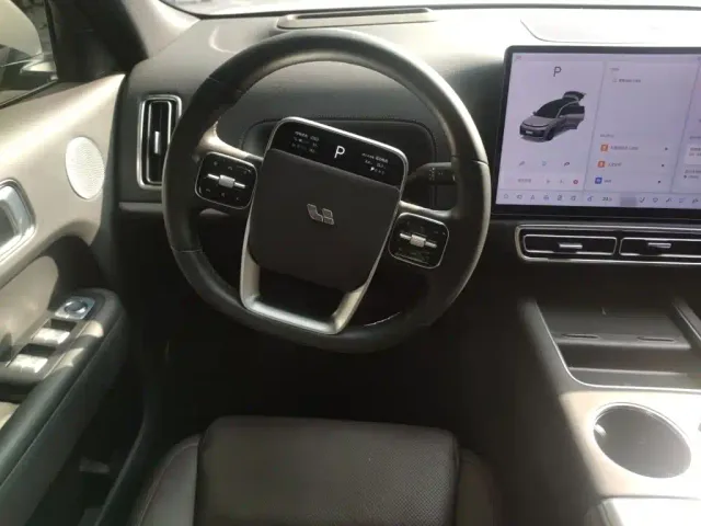 Li Auto L8 — Фото автомобиля 6