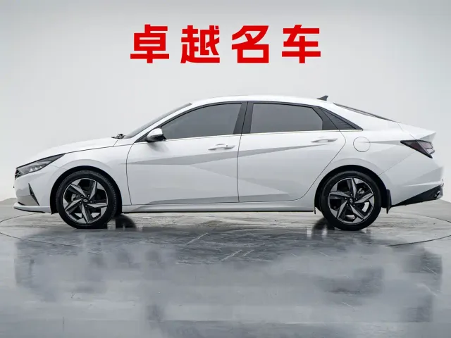 Hyundai Elantra — Фото автомобиля 4