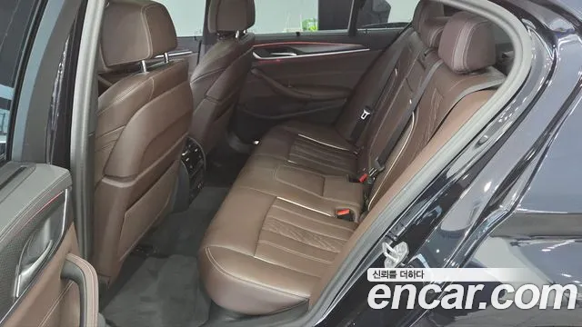 BMW 5 Series G30 — Фото автомобиля 10