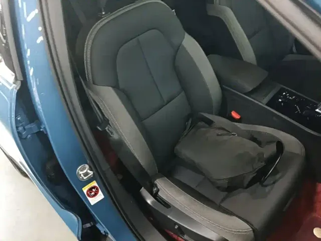Volvo XC40 — Фото автомобиля 24