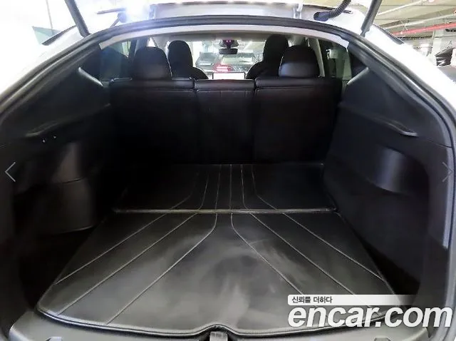 Tesla Model Y — Фото автомобиля 17