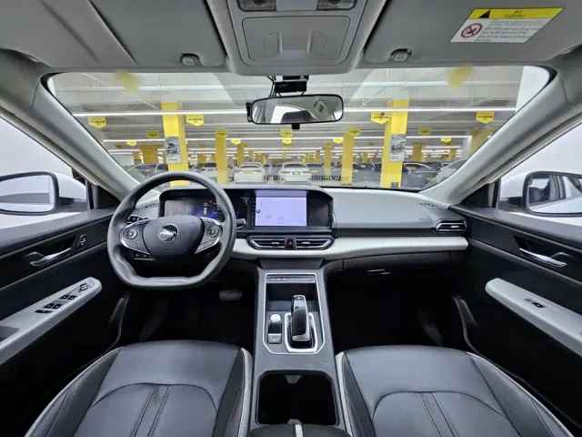Dongfeng Fengshen E70 — Фото автомобиля 10