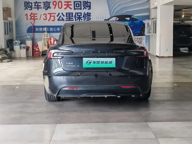 Tesla Model 3 — Фото автомобиля 8