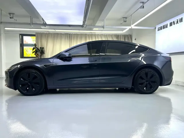 Tesla Model 3 — Фото автомобиля 7