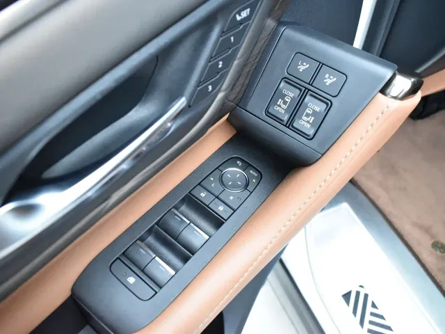 Toyota Vellfire — Фото автомобиля 12