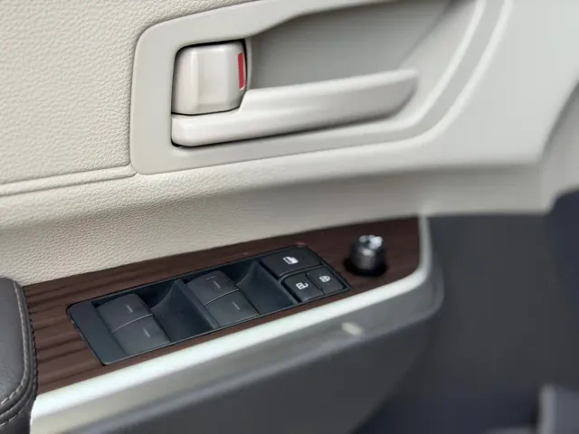 Toyota Sienna — Фото автомобиля 5