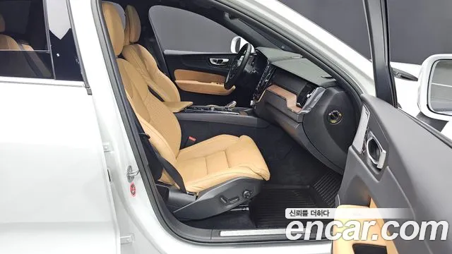 Volvo XC60 2nd Gen — Фото автомобиля 16