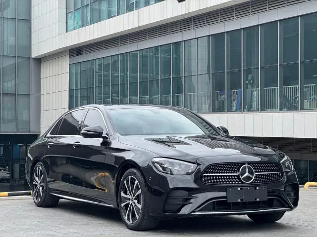 Фотография автомобиля — Mercedes-Benz E-Class