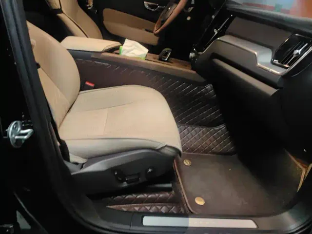 Volvo XC60 — Фото автомобиля 8