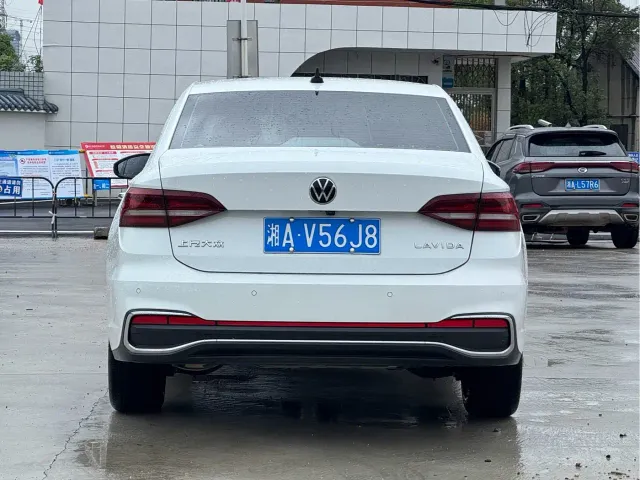 Volkswagen Lavida — Фото автомобиля 10