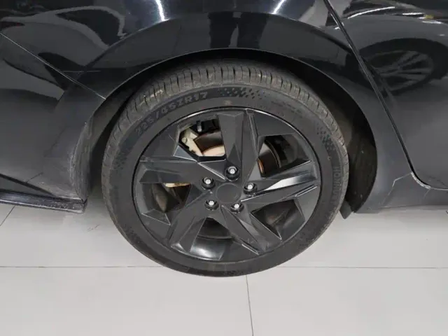 Hyundai Elantra — Фото автомобиля 6