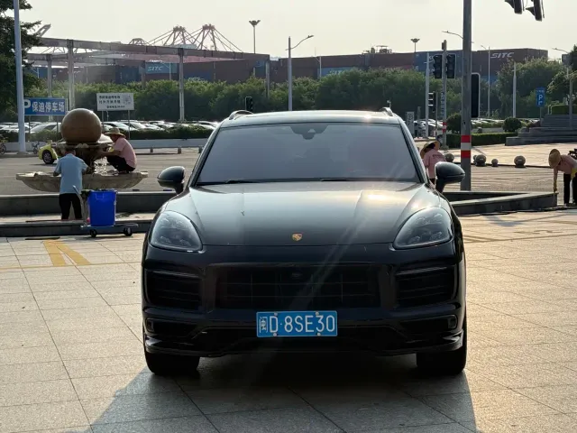Porsche Cayenne — Фото автомобиля 2