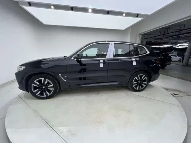 BMW iX3 — Фото автомобиля 28