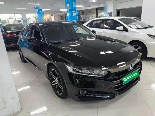 Honda Accord — Фото автомобиля 3