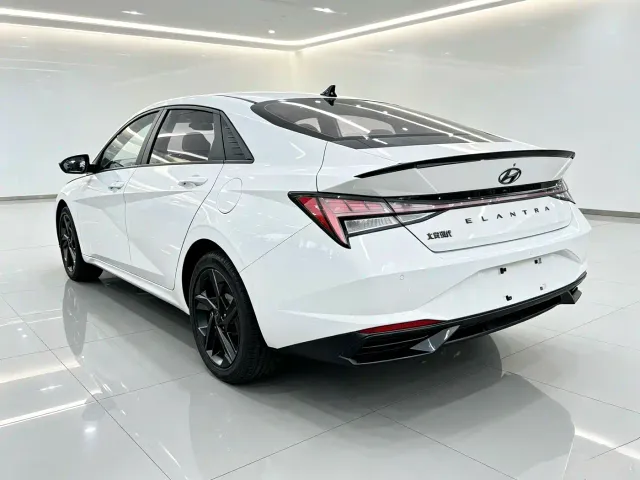 Hyundai Elantra — Фото автомобиля 4