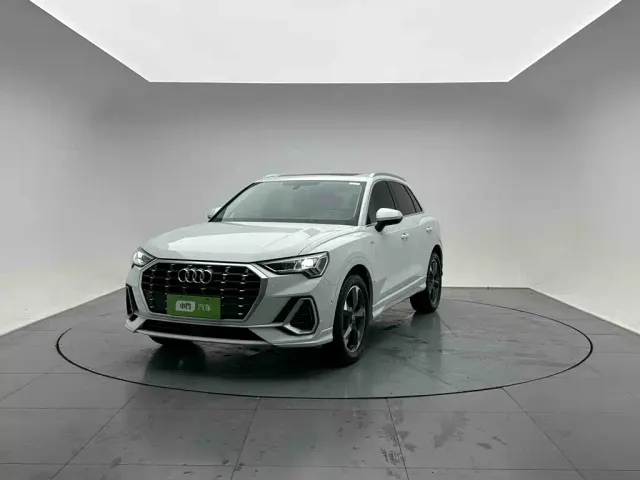 Фотография автомобиля — Audi Q3