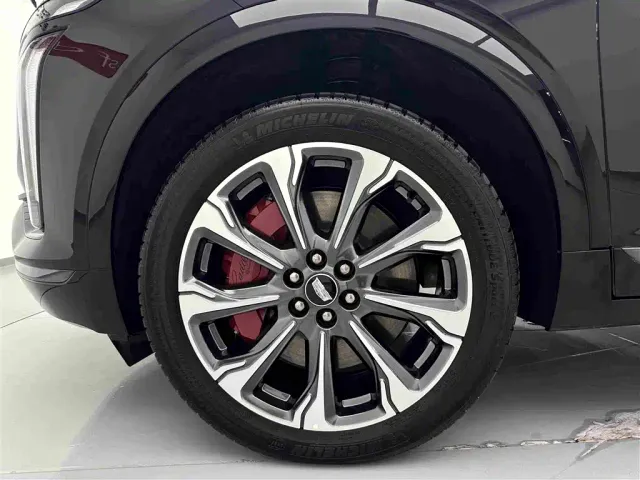 Cadillac XT5 — Фото автомобиля 30