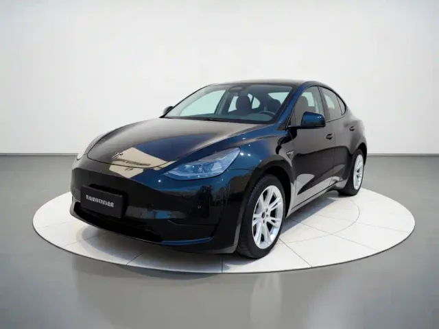 Фотография автомобиля — Tesla Model Y