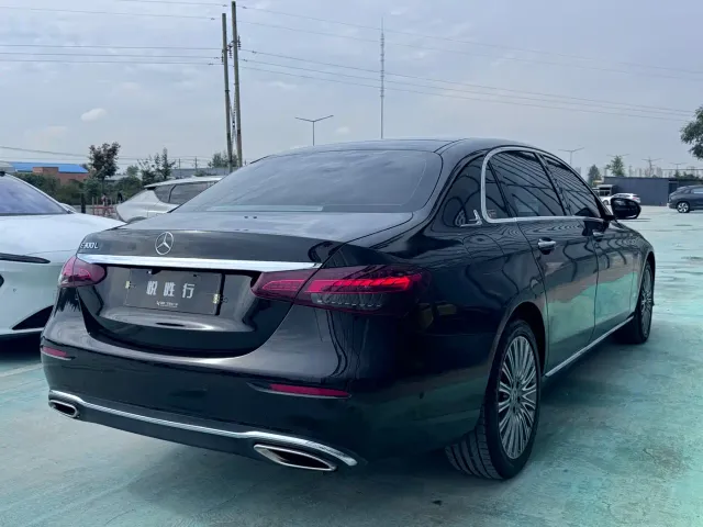 Mercedes-Benz E-Class — Фото автомобиля 7