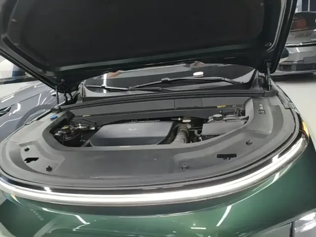 Li Auto L9 — Фото автомобиля 19
