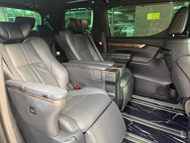 Toyota Vellfire — Фото автомобиля 7