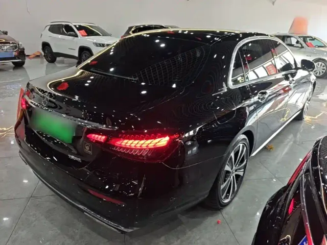 Mercedes-Benz E-Class — Фото автомобиля 6
