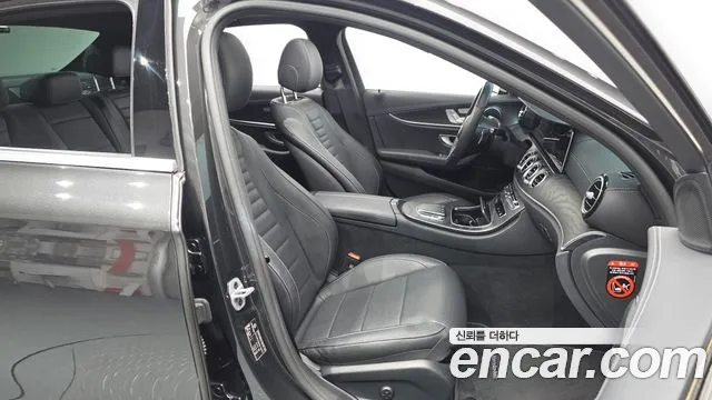 Mercedes-Benz E-Class — Фото автомобиля 25