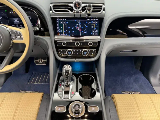 Bentley Bentayga — Фото автомобиля 14