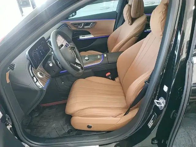Mercedes-Benz E-Class — Фото автомобиля 14