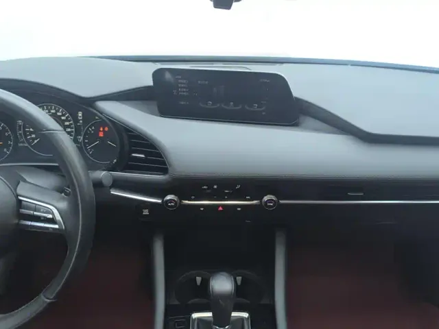 Mazda Axela — Фото автомобиля 13