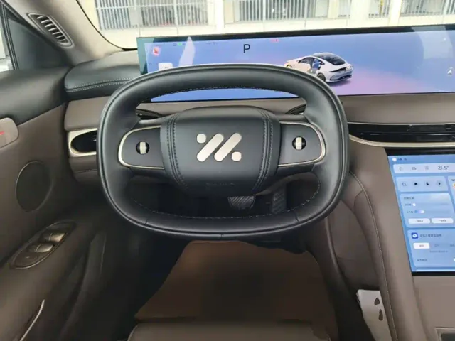 IM Motors L6 — Фото автомобиля 10