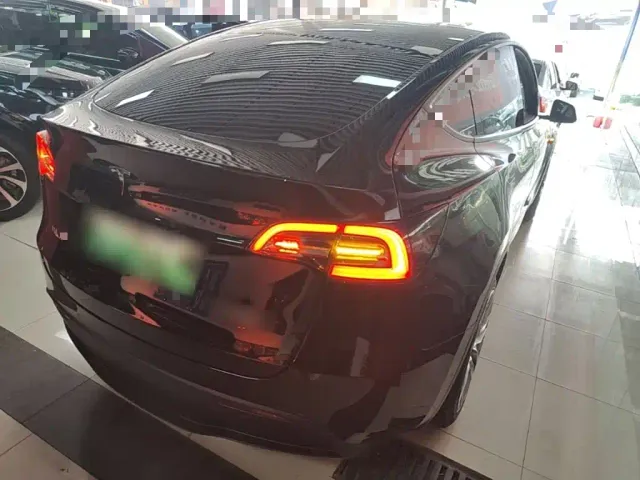 Tesla Model Y — Фото автомобиля 6