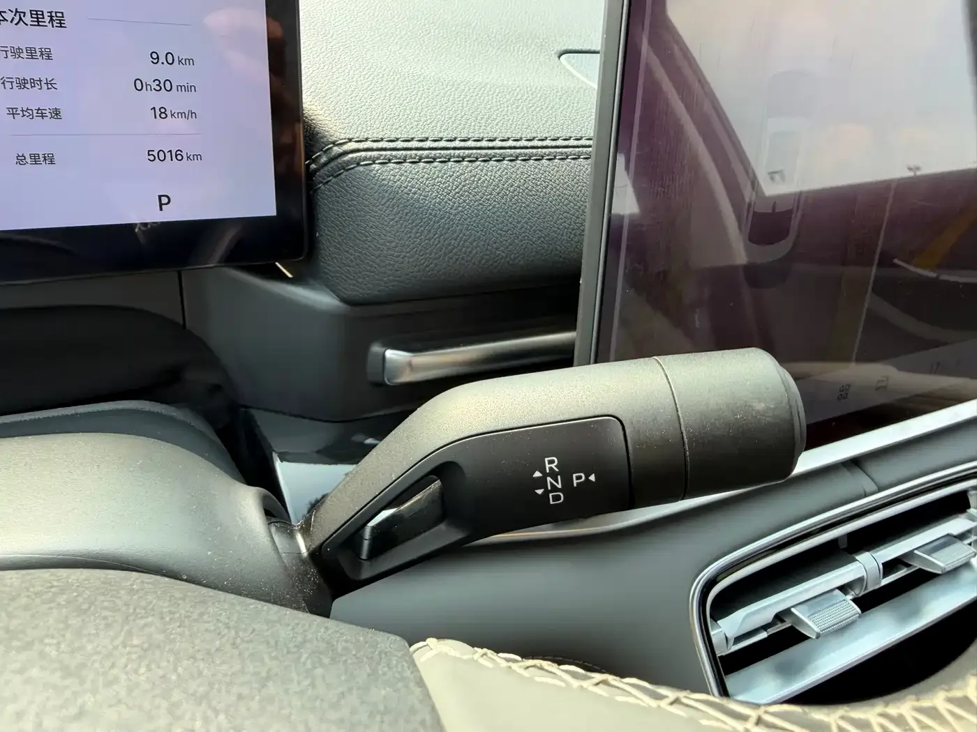 Geely Galaxy Galaxy A7 2025 EM-i 150km Explorer+ Edition — Фото автомобиля 18