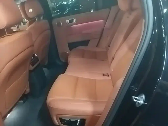 Li Auto L7 — Фото автомобиля 16