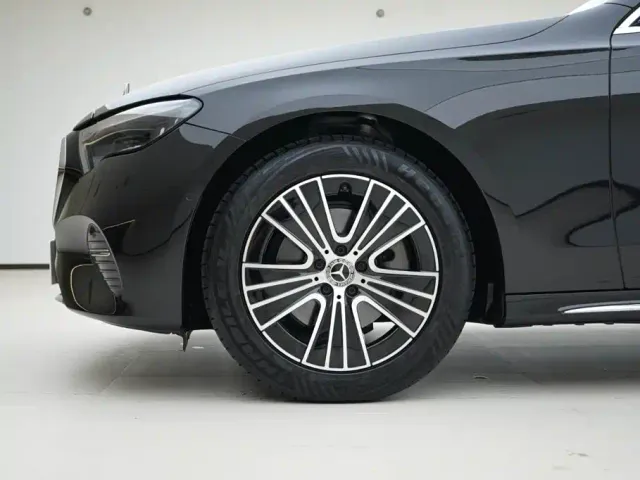 Mercedes-Benz E-Class — Фото автомобиля 13