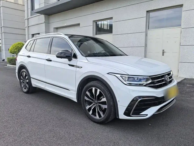 Volkswagen Tiguan L — Фото автомобиля 6