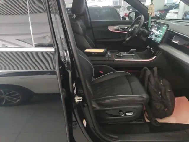 GAC Trumpchi GS8 — Фото автомобиля 24