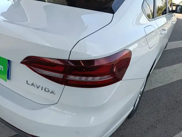 Volkswagen Lavida — Фото автомобиля 7