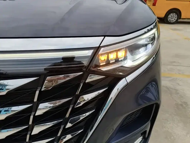 Roewe iMAX8 — Фото автомобиля 23