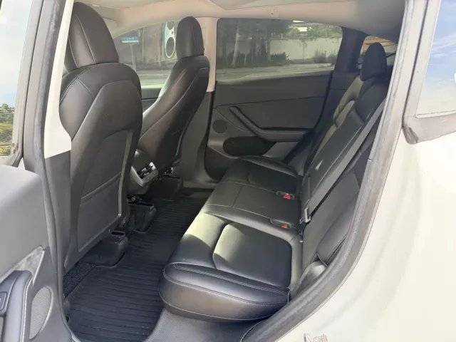 Tesla Model Y — Фото автомобиля 5