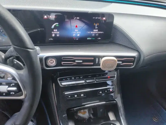 Mercedes-Benz EQC — Фото автомобиля 14