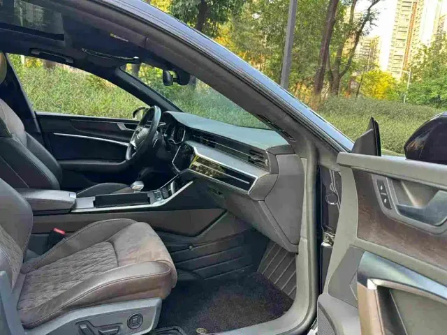 Audi A7L — Фото автомобиля 8