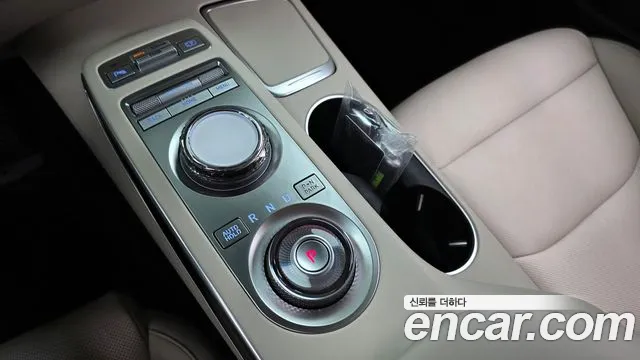Genesis GV70 — Фото автомобиля 12